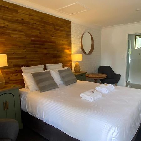 Beachmere Palms Motel Kültér fotó